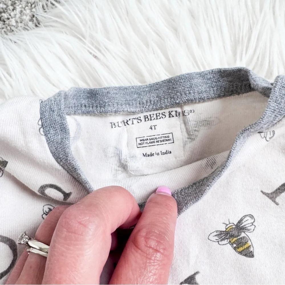 Burt's Bees | Organic Cotton Unisex A BEE C’s Alphabet Pajamas - Picture 4 of 8